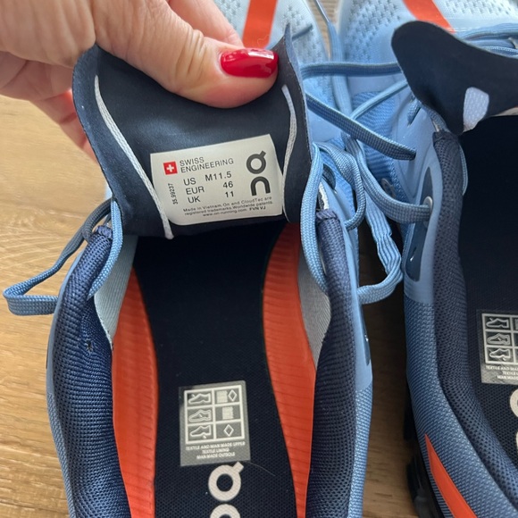 Brand new no box Men’s Cloud Sneakers - Picture 5 of 5